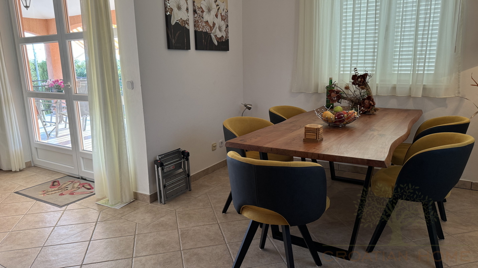 FREISTEHENDES HAUS MIT EINLIEGERWOHNUNG UND POOL - MEERBLICK&excl;