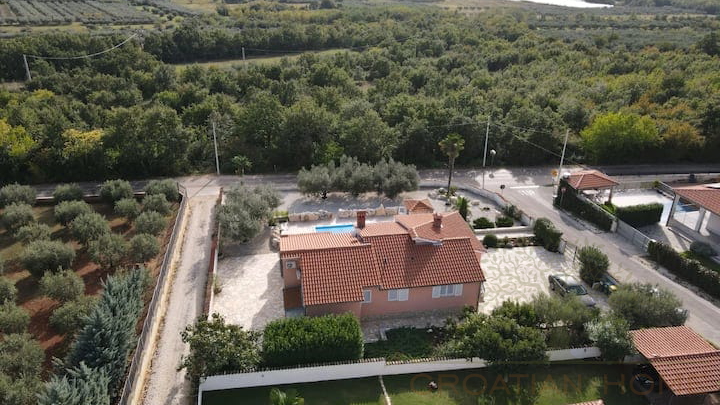 FREISTEHENDES HAUS MIT EINLIEGERWOHNUNG UND POOL - MEERBLICK&excl;