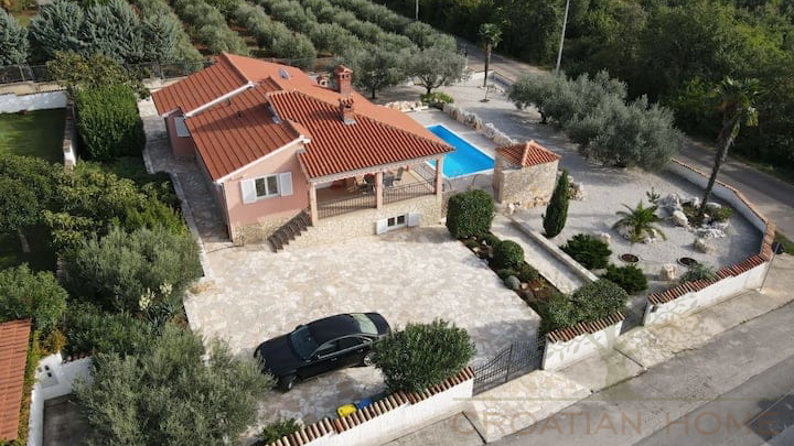 FREISTEHENDES HAUS MIT EINLIEGERWOHNUNG UND POOL - MEERBLICK&excl;