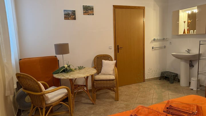 FREISTEHENDES HAUS MIT EINLIEGERWOHNUNG UND POOL - MEERBLICK&excl;
