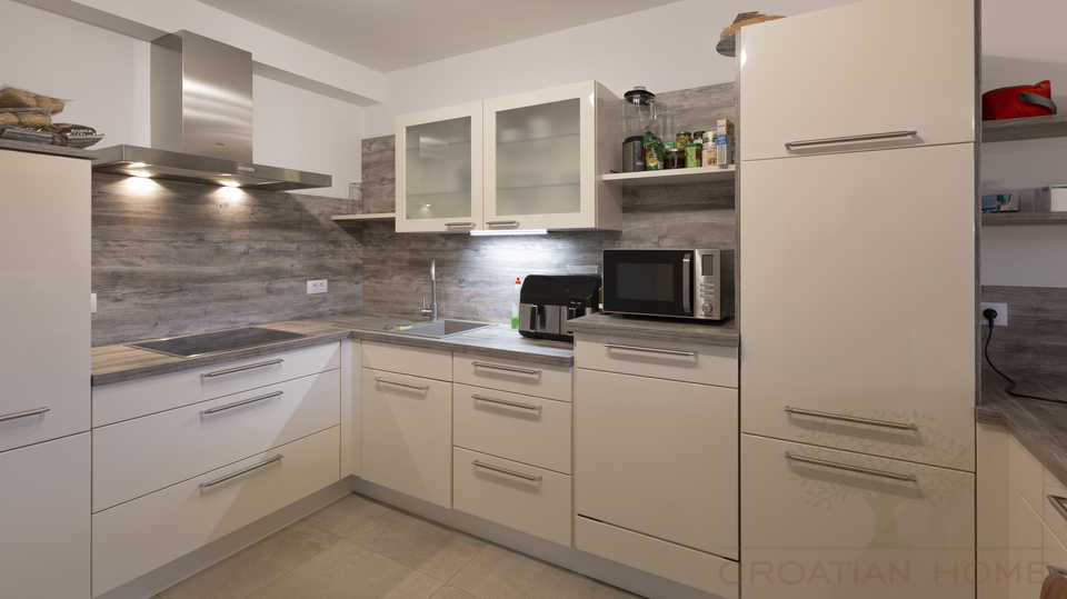 MOERNE WOHNUNG MIT BEHEIZTEM POOL