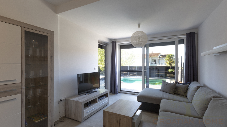 MOERNE WOHNUNG MIT BEHEIZTEM POOL
