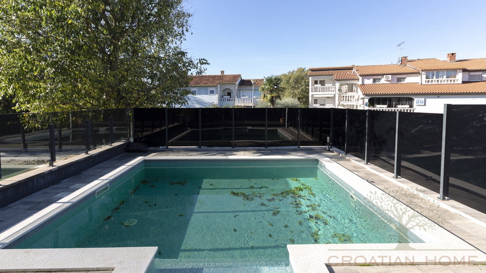 MOERNE WOHNUNG MIT BEHEIZTEM POOL