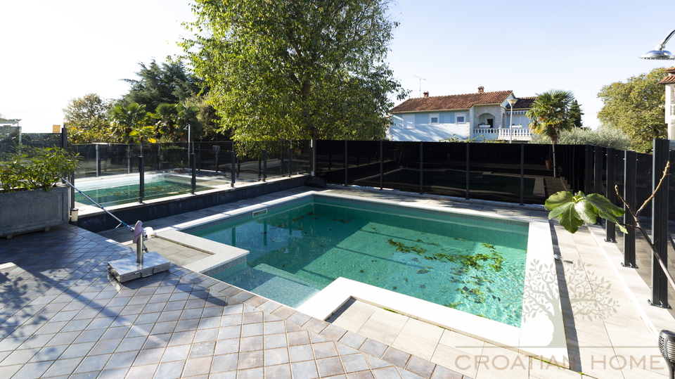 MOERNE WOHNUNG MIT BEHEIZTEM POOL