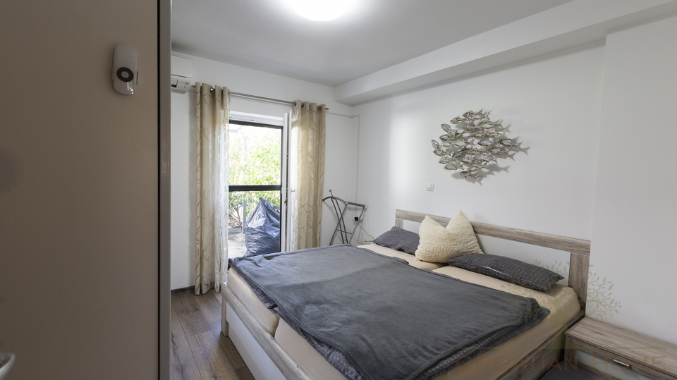 MOERNE WOHNUNG MIT BEHEIZTEM POOL