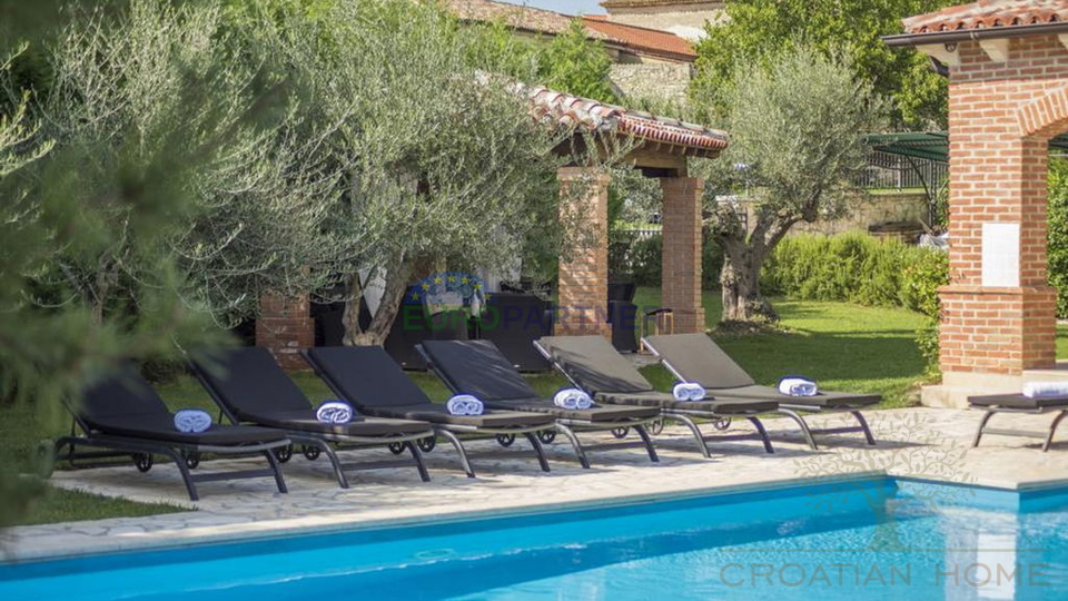 Sch&ouml;ne Steinvilla mit Pool und gro&szlig;em Garten