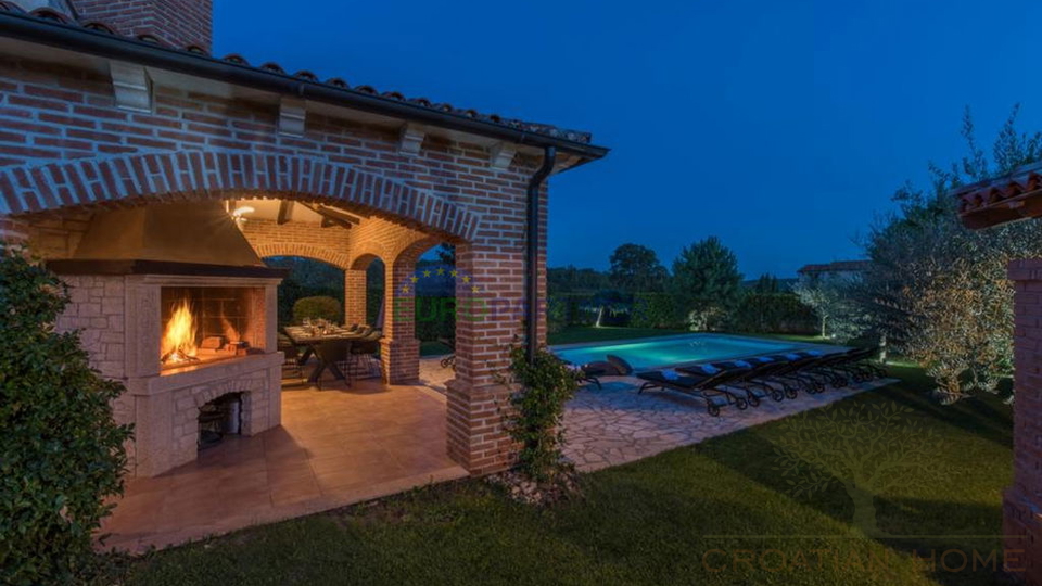 Sch&ouml;ne Steinvilla mit Pool und gro&szlig;em Garten