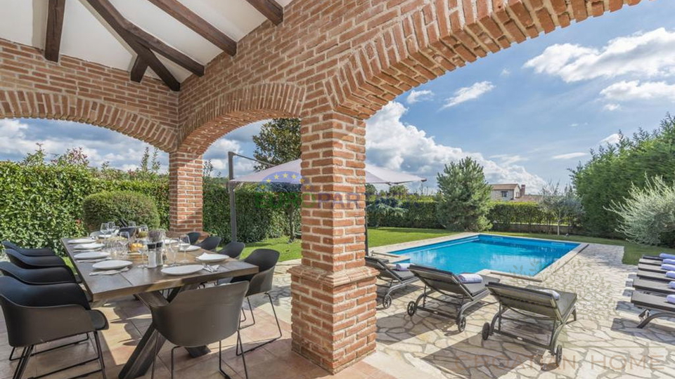 Sch&ouml;ne Steinvilla mit Pool und gro&szlig;em Garten