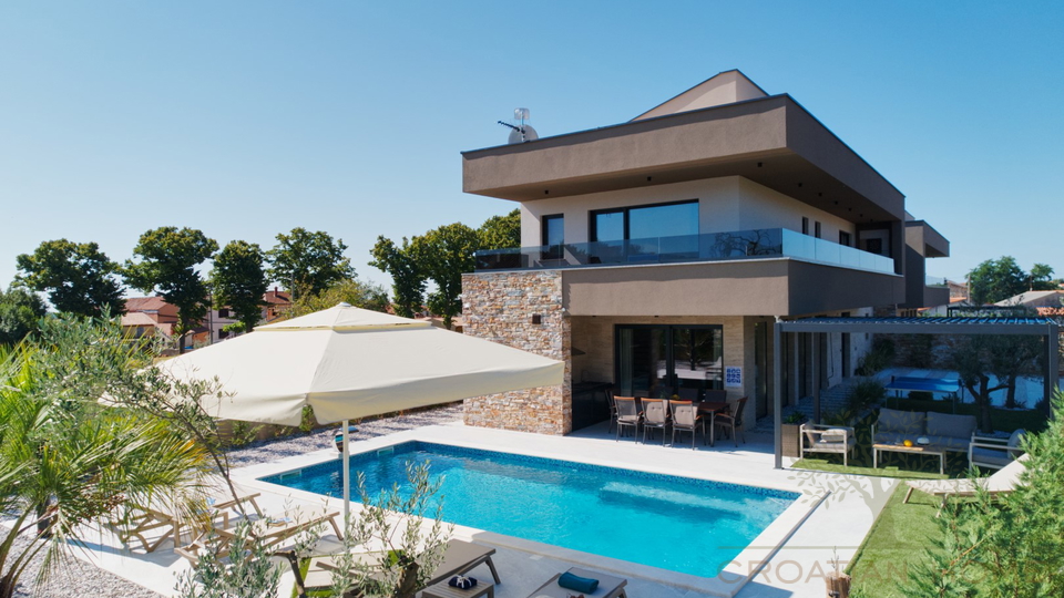 TOP VILLA MIT BEHEIZTEM POOL UND WELLNESS
