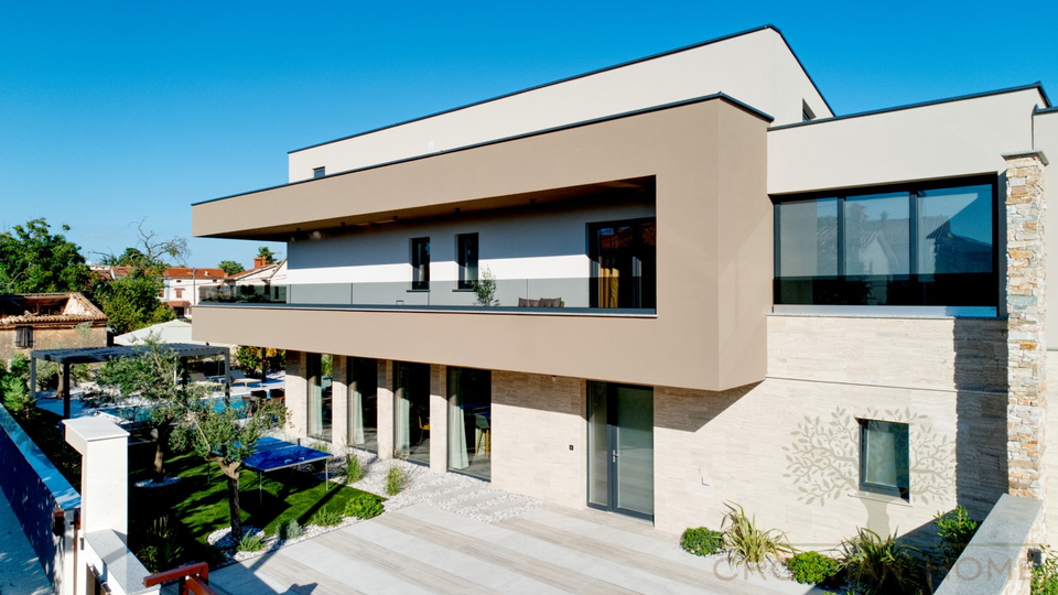 TOP VILLA MIT BEHEIZTEM POOL UND WELLNESS