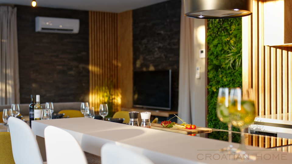 TOP VILLA MIT BEHEIZTEM POOL UND WELLNESS