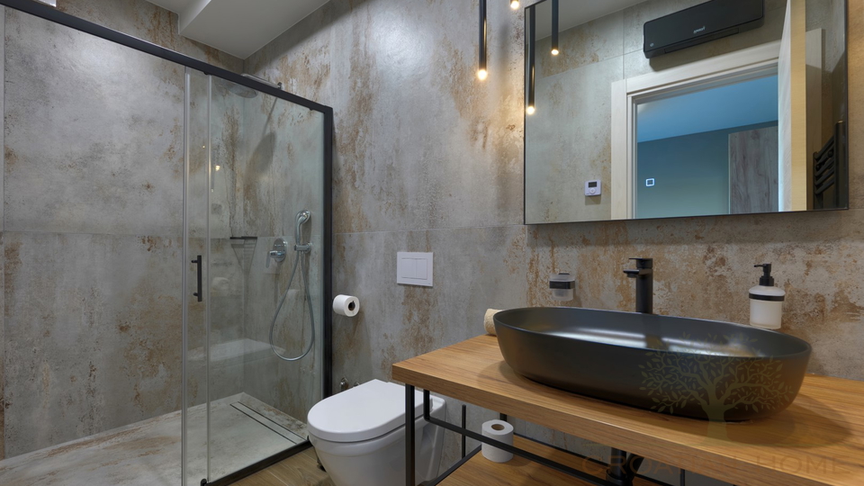 TOP VILLA MIT BEHEIZTEM POOL UND WELLNESS
