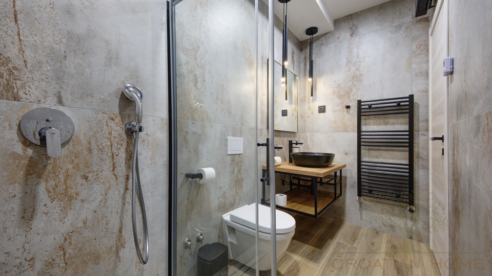 TOP VILLA MIT BEHEIZTEM POOL UND WELLNESS