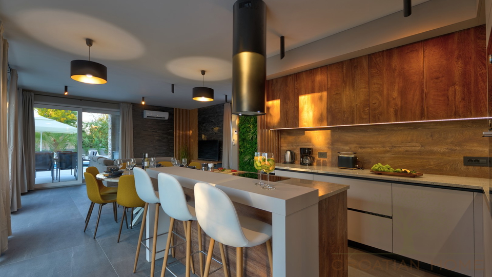 TOP VILLA MIT BEHEIZTEM POOL UND WELLNESS