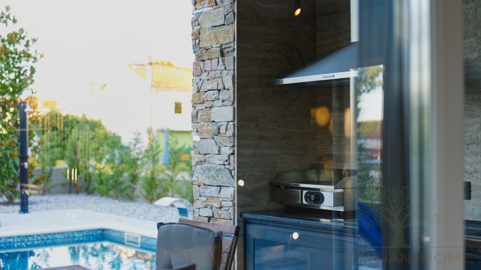 TOP VILLA MIT BEHEIZTEM POOL UND WELLNESS