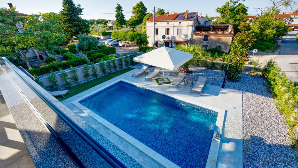 TOP VILLA MIT BEHEIZTEM POOL UND WELLNESS