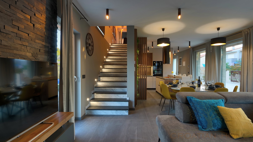 TOP VILLA MIT BEHEIZTEM POOL UND WELLNESS
