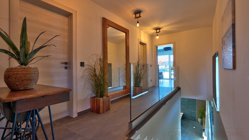 TOP VILLA MIT BEHEIZTEM POOL UND WELLNESS
