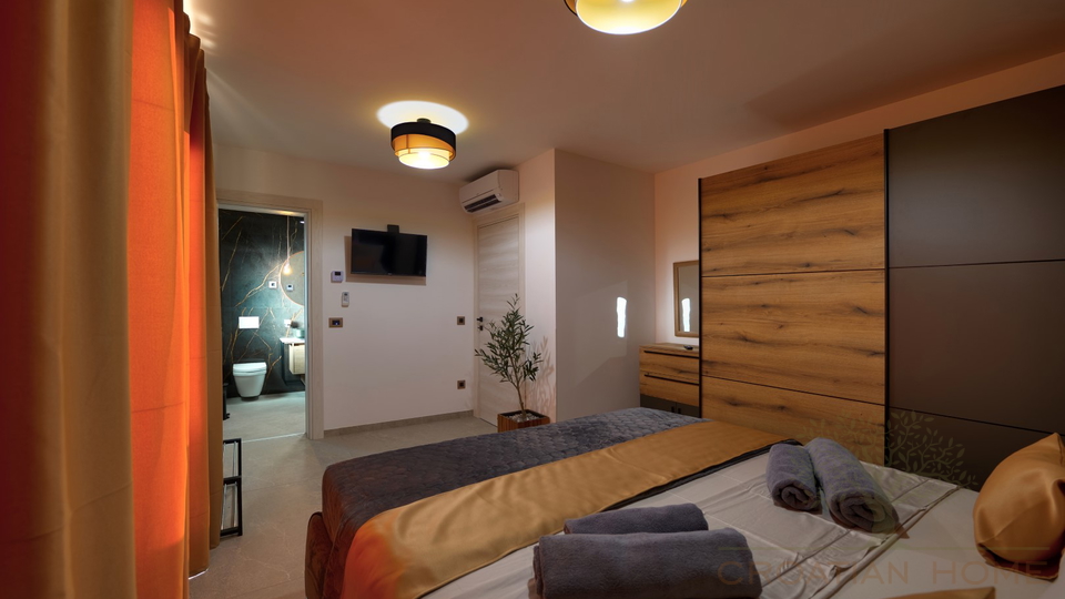 TOP VILLA MIT BEHEIZTEM POOL UND WELLNESS
