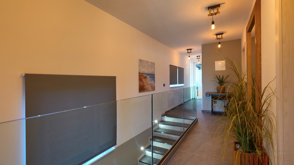TOP VILLA MIT BEHEIZTEM POOL UND WELLNESS