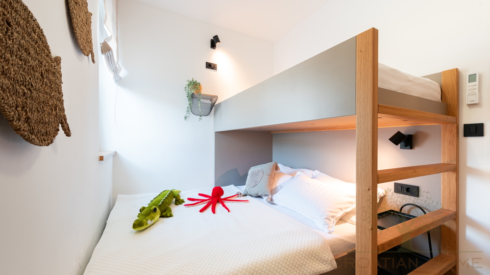 Wohnung mit beheiztem Pool und &uuml;berdachter Sommerk&uuml;che&comma; 200 m2 Garten und Meerblick&excl;