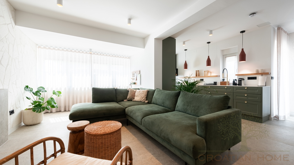 Wohnung mit beheiztem Pool und &uuml;berdachter Sommerk&uuml;che&comma; 200 m2 Garten und Meerblick&excl;