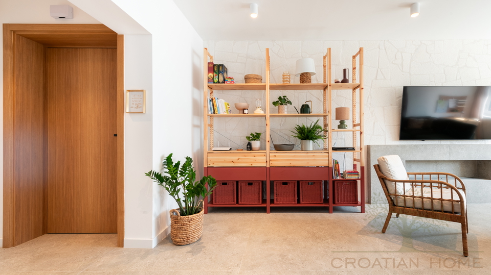 Wohnung mit beheiztem Pool und &uuml;berdachter Sommerk&uuml;che&comma; 200 m2 Garten und Meerblick&excl;