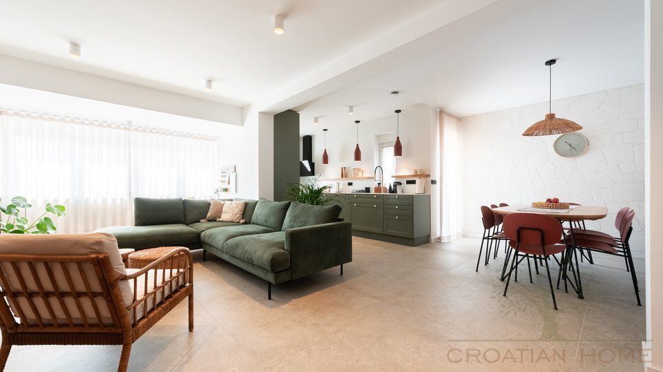 Wohnung mit beheiztem Pool und &uuml;berdachter Sommerk&uuml;che&comma; 200 m2 Garten und Meerblick&excl;