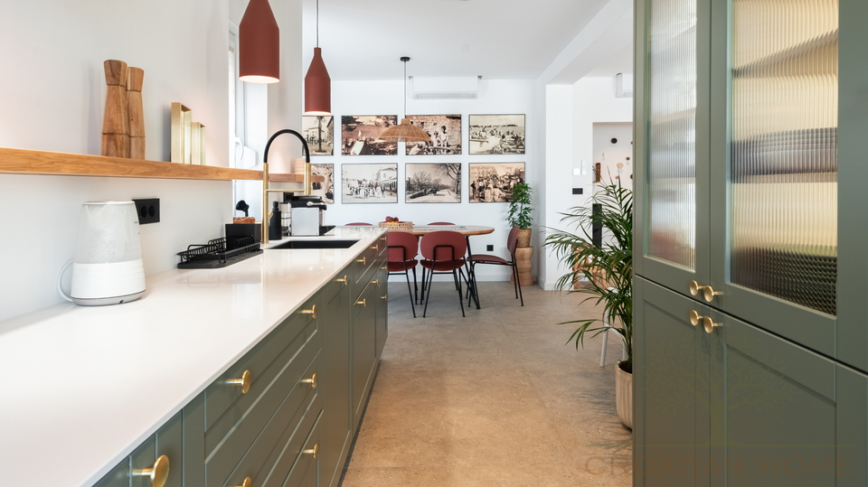 Wohnung mit beheiztem Pool und &uuml;berdachter Sommerk&uuml;che&comma; 200 m2 Garten und Meerblick&excl;
