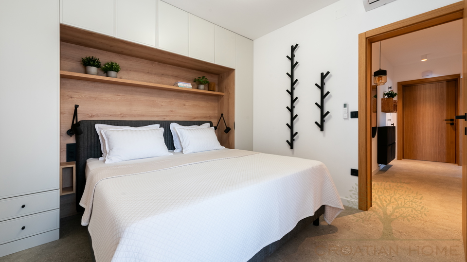 Wohnung mit beheiztem Pool und &uuml;berdachter Sommerk&uuml;che&comma; 200 m2 Garten und Meerblick&excl;