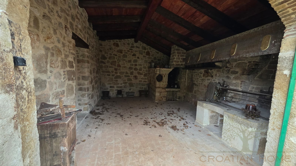 House&comma; 250 m2&comma; For Sale&comma; Pore&ccaron;