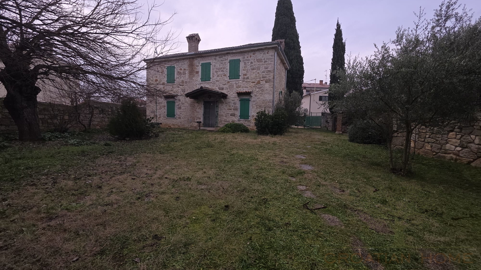 House&comma; 250 m2&comma; For Sale&comma; Pore&ccaron;