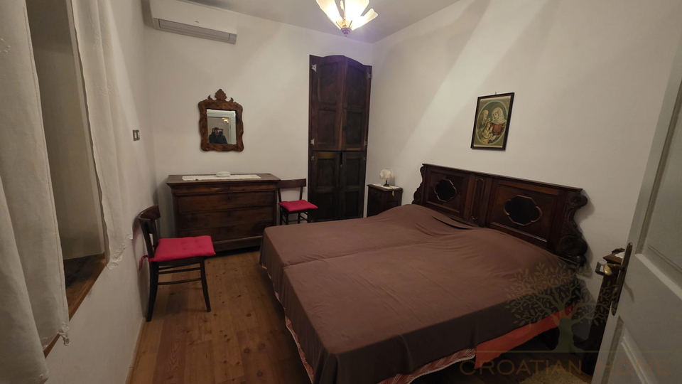 House&comma; 250 m2&comma; For Sale&comma; Pore&ccaron;
