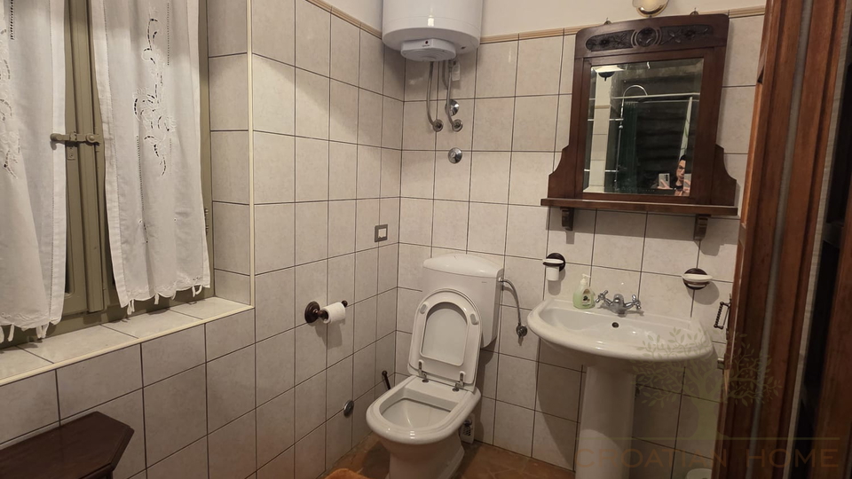 House&comma; 250 m2&comma; For Sale&comma; Pore&ccaron;