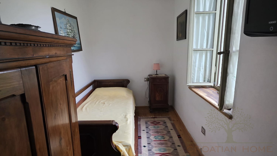 House&comma; 250 m2&comma; For Sale&comma; Pore&ccaron;