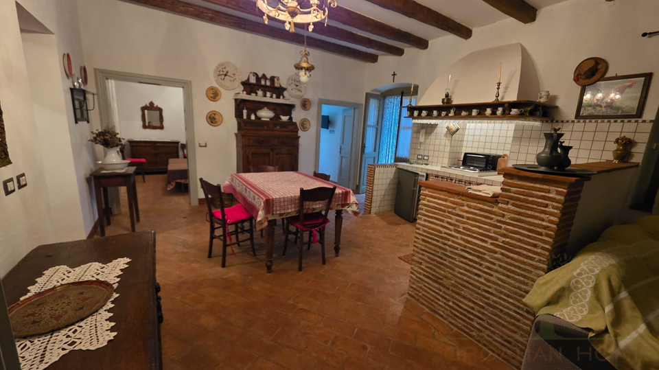House&comma; 250 m2&comma; For Sale&comma; Pore&ccaron;