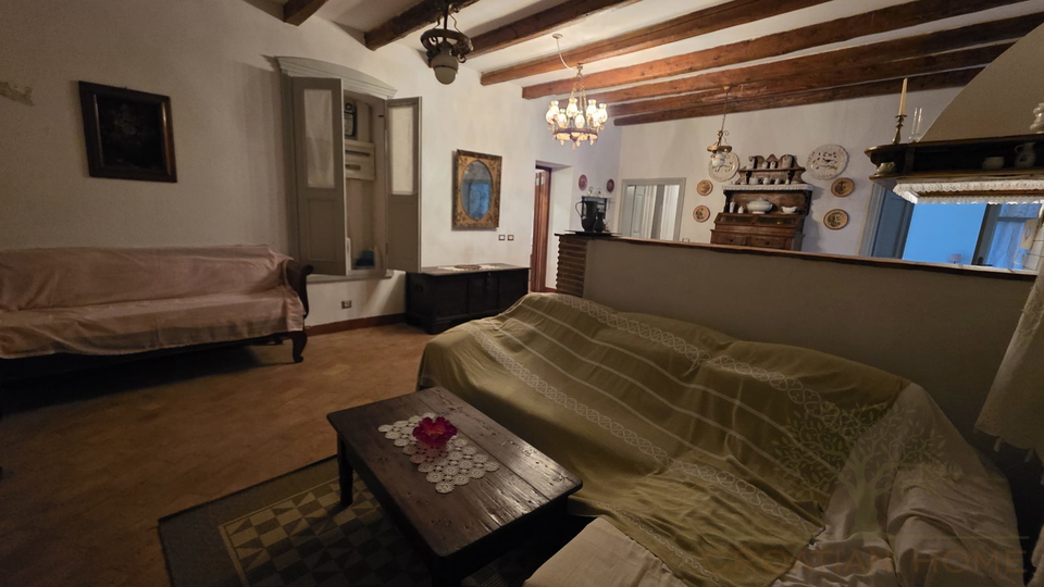 House&comma; 250 m2&comma; For Sale&comma; Pore&ccaron;