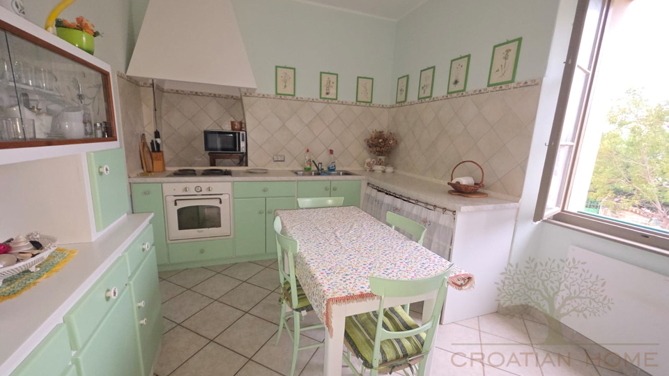 House&comma; 250 m2&comma; For Sale&comma; Pore&ccaron;
