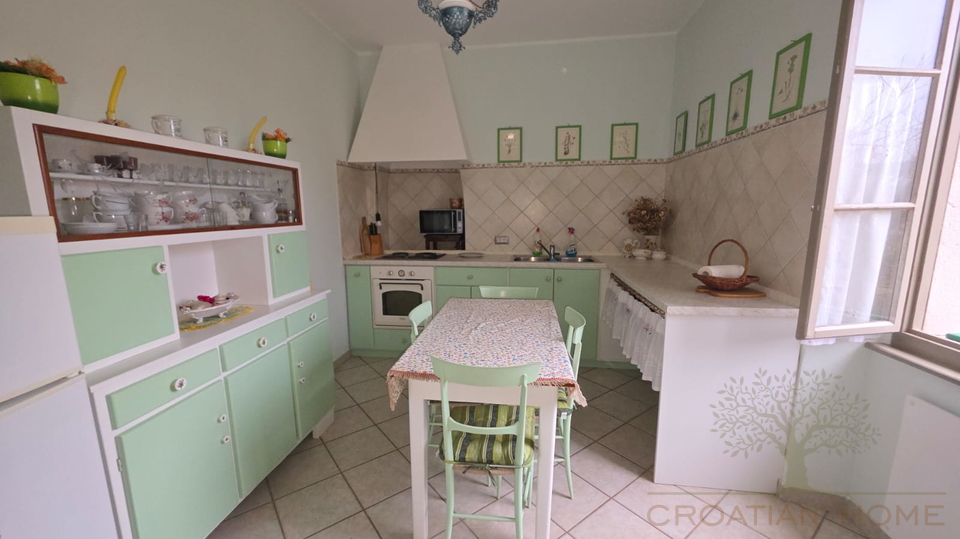 House&comma; 250 m2&comma; For Sale&comma; Pore&ccaron;