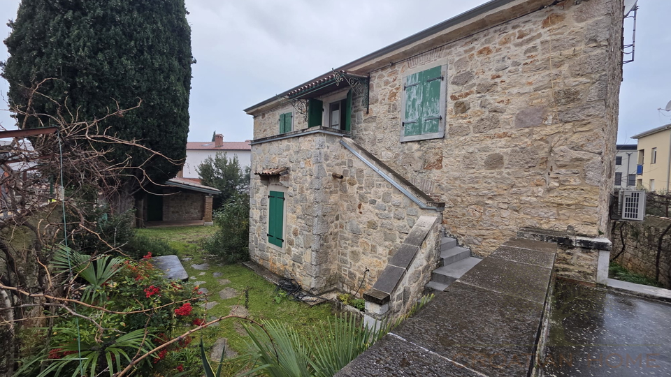 House&comma; 250 m2&comma; For Sale&comma; Pore&ccaron;