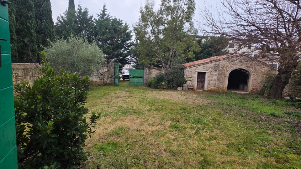 House&comma; 250 m2&comma; For Sale&comma; Pore&ccaron;