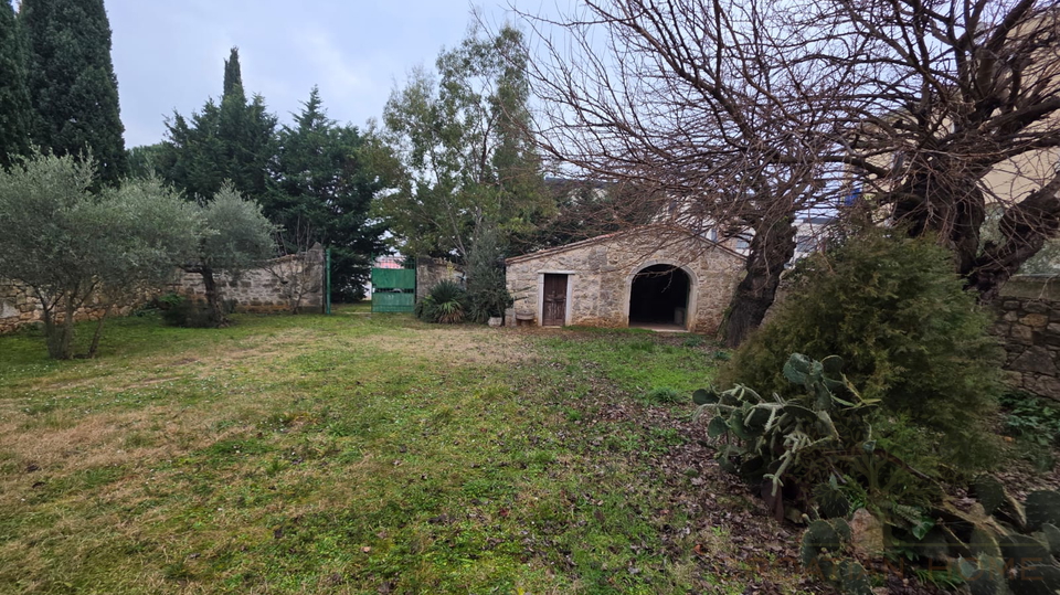 House&comma; 250 m2&comma; For Sale&comma; Pore&ccaron;