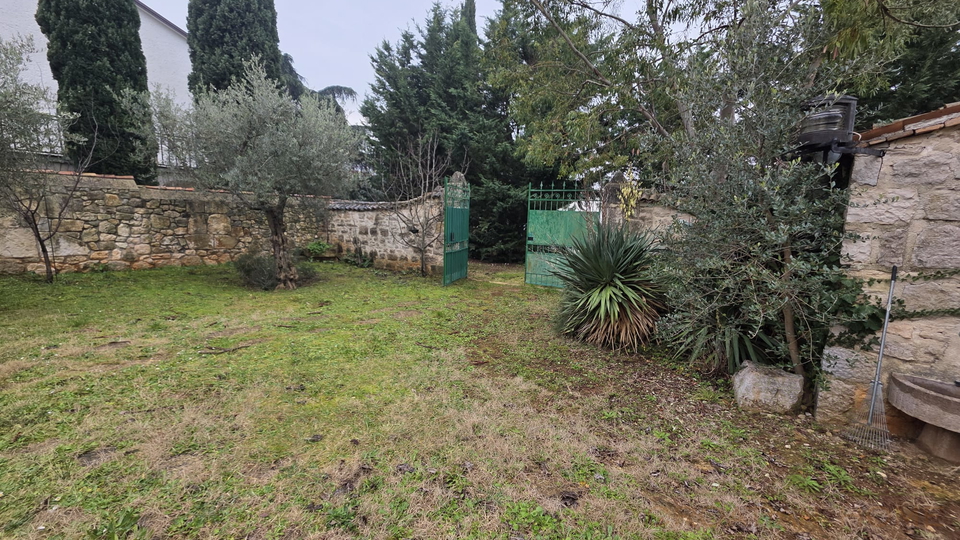 House&comma; 250 m2&comma; For Sale&comma; Pore&ccaron;
