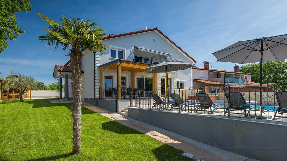 House&comma; 420 m2&comma; For Sale&comma; Pore&ccaron;