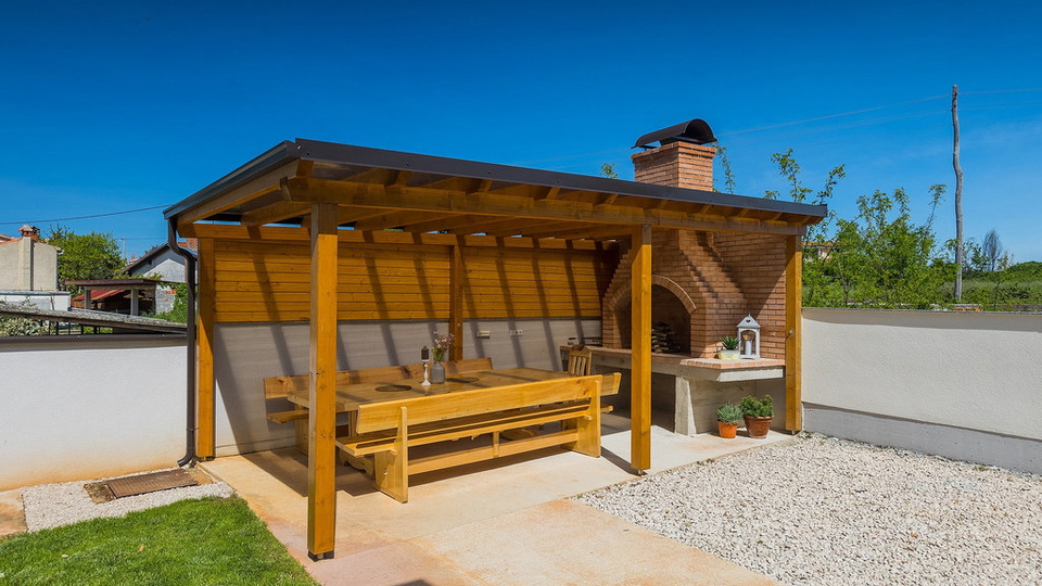 House&comma; 420 m2&comma; For Sale&comma; Pore&ccaron;