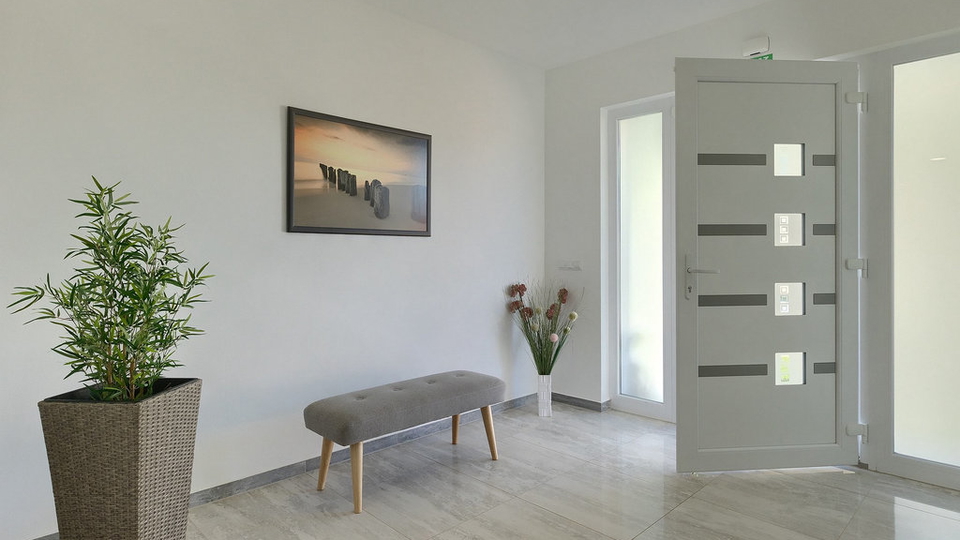 House&comma; 420 m2&comma; For Sale&comma; Pore&ccaron;