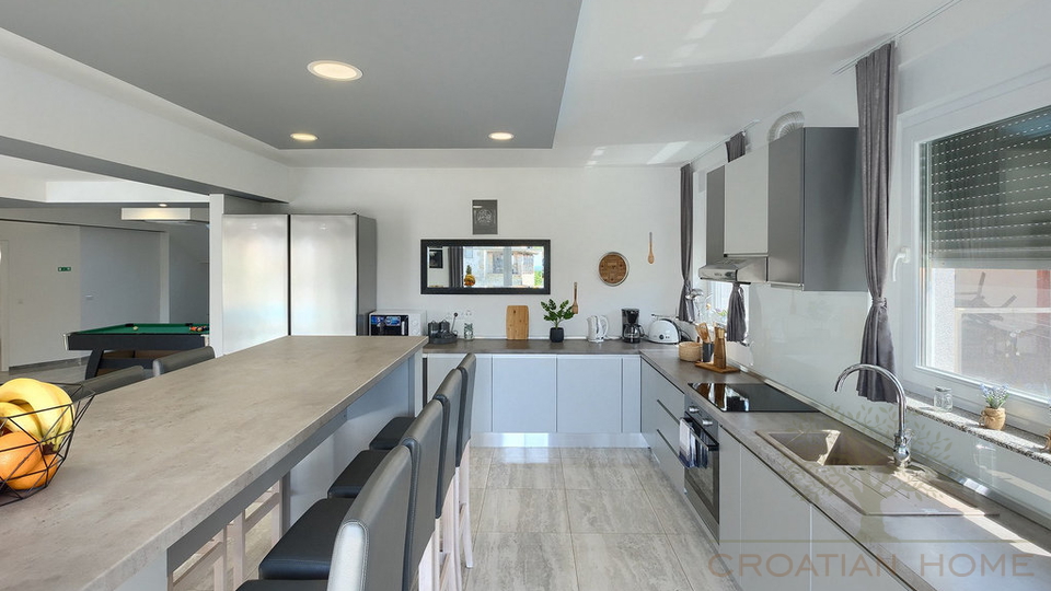 House&comma; 420 m2&comma; For Sale&comma; Pore&ccaron;