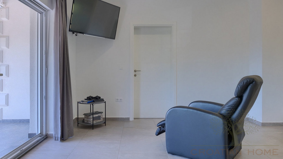 House&comma; 420 m2&comma; For Sale&comma; Pore&ccaron;