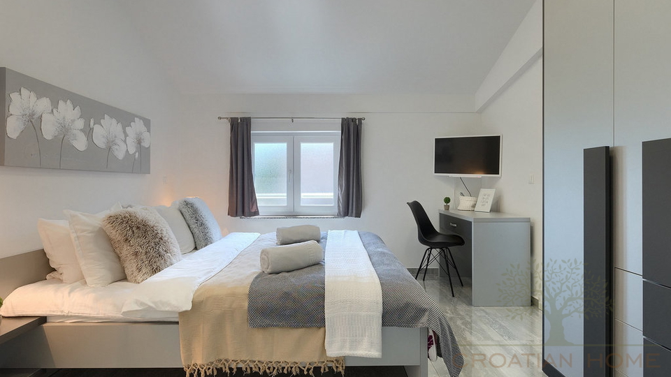 House&comma; 420 m2&comma; For Sale&comma; Pore&ccaron;