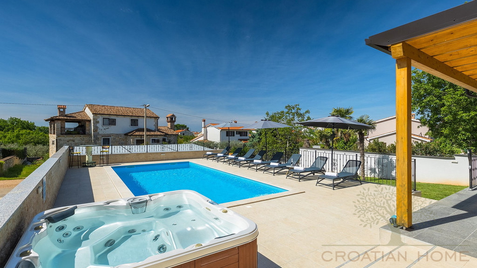 House&comma; 420 m2&comma; For Sale&comma; Pore&ccaron;